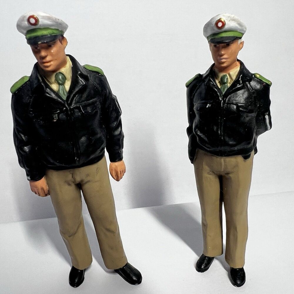 Preiser 65363 Standing German Police Officers Figures Set Green Uniform POLIZEI